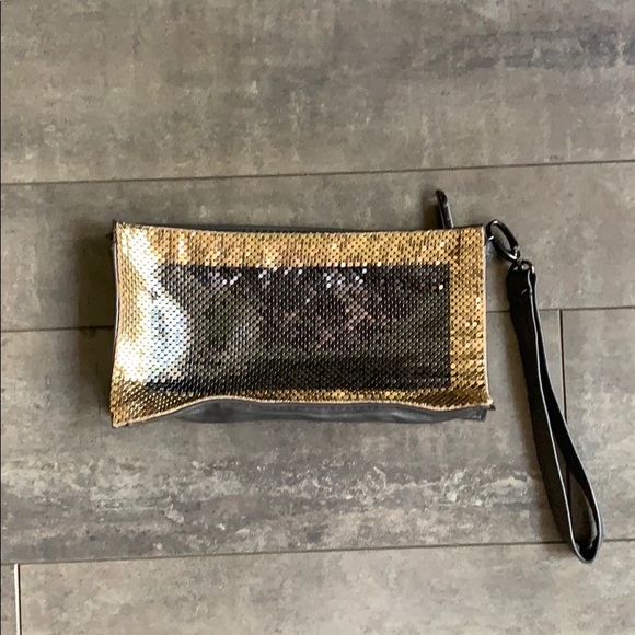Whiting & Davis Handbags - Black and Gold Mesh Wristlet